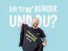 Mann hält schwarzen BÜRGER-Hoodie mit Aufdruck „Maultaschen gehen immer! #teamburger“.