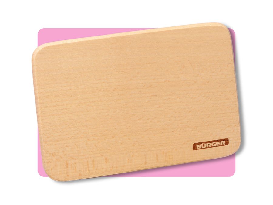 Rechteckiges Frühstücksbrett aus Holz mit kleinem „BÜRGER“-Logo in der Ecke