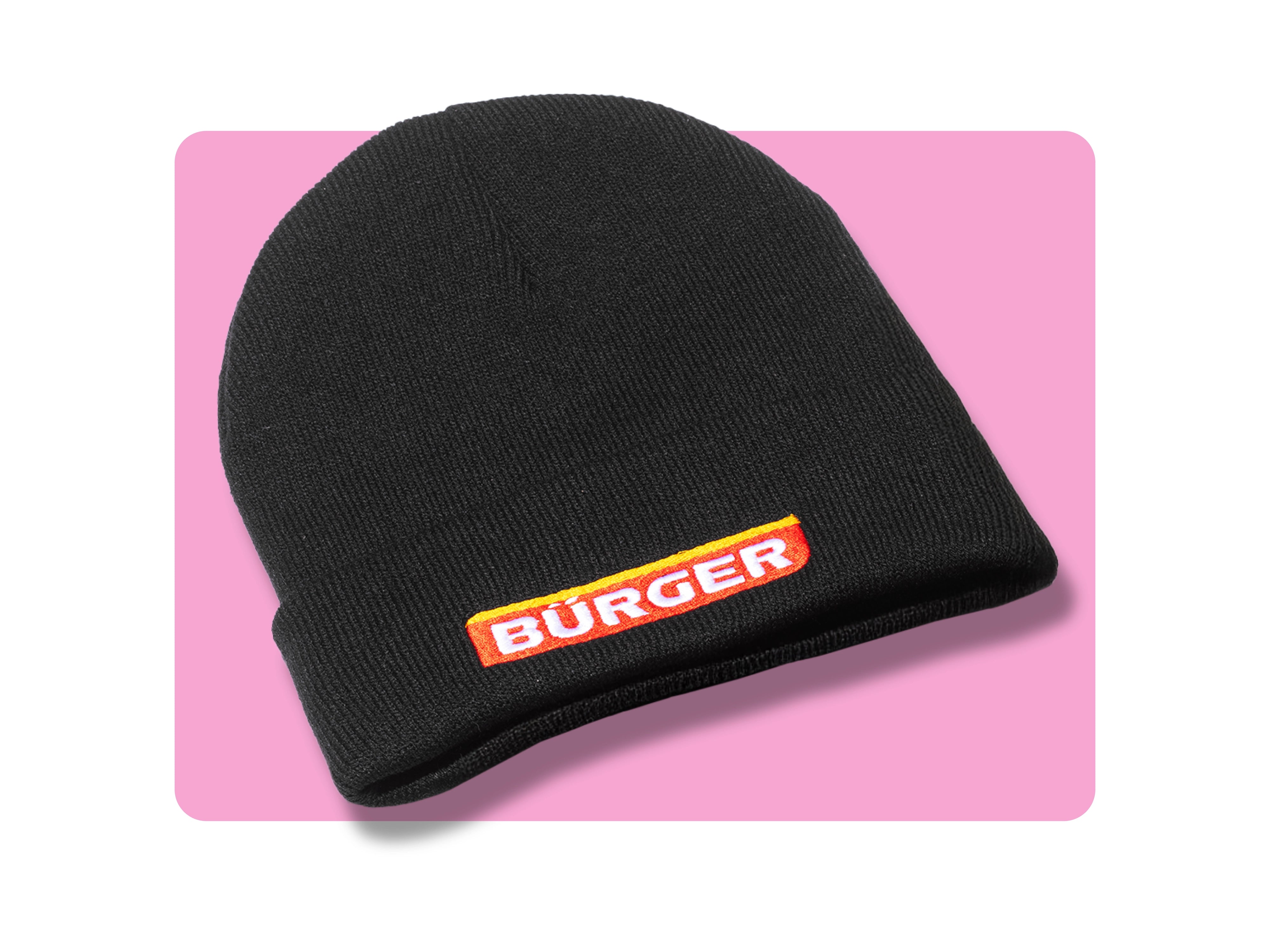 Schwarze Strickmütze mit gesticktem „BÜRGER“-Logo auf dem umgeschlagenen Rand